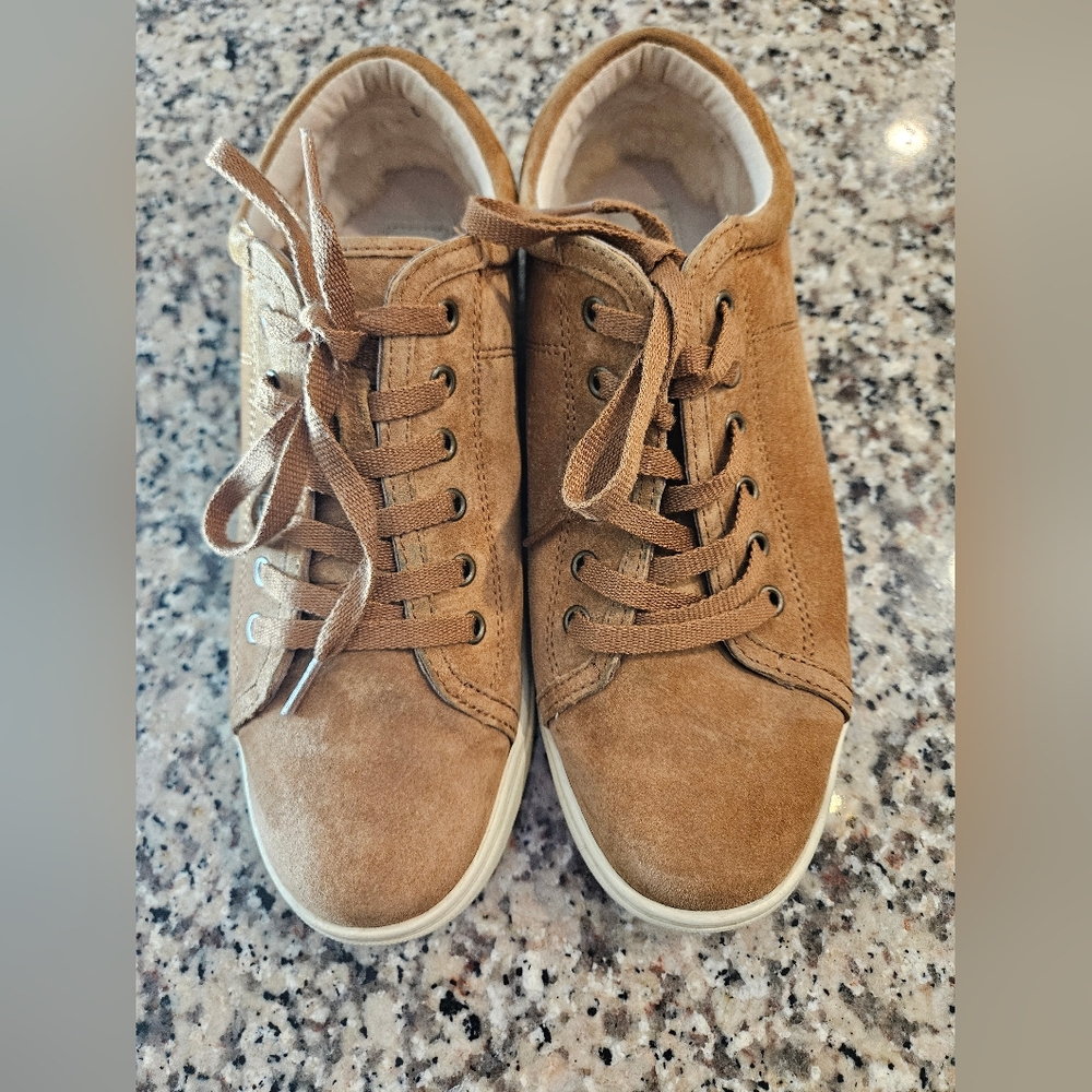 UGG Tomi Sneakers Size 9.5